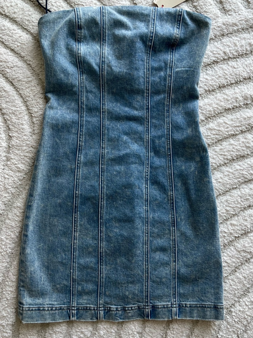 Alice + Olivia Strapless Denim Tube Dress in Blue